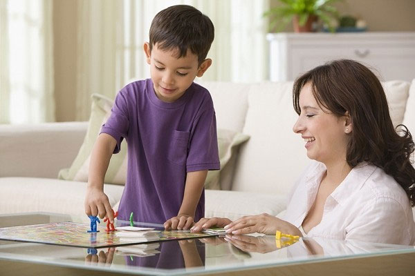 Hãy thực hiện những hoạt động mà qua đó bạn có thể tư duy cùng với con Cách phát triển tư duy cho trẻ