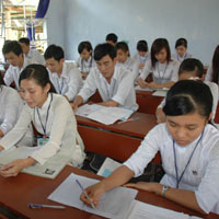 Đề kiểm tra giữa học kì 1 môn Toán lớp 12 năm học 2011 - 2012 tỉnh Bắc Giang