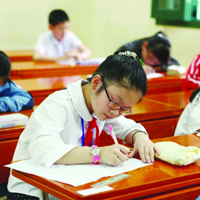 Đề thi học kỳ 1 môn tiếng Anh lớp 6 trường THCS Phương Trung, Thanh Oai năm học 2013 - 2014