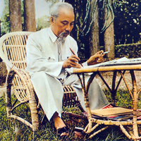 Văn mẫu lớp 11: Phân tích bài thơ Giải đi sớm (Tảo giải) của Hồ Chí Minh