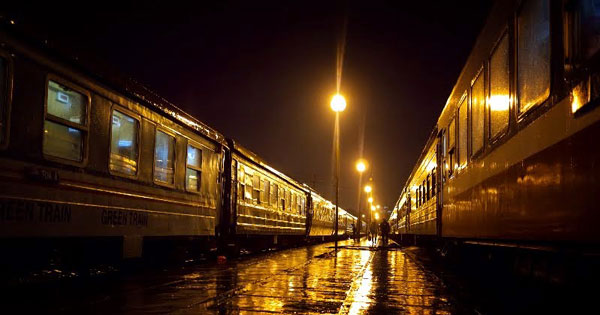 Phân tích hình ảnh chuyến tàu đêm chạy qua phố huyện trong truyện ngắn Hai đứa trẻ