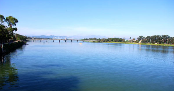 Cảm nhận về hai hình tượng Sông Đà và Sông Hương ngữ văn 12