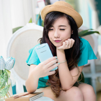 Cách cầm điện thoại nói gì về quan điểm tình yêu của bạn