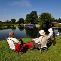 Luyện nghe chép chính tả: A Picnic by the River