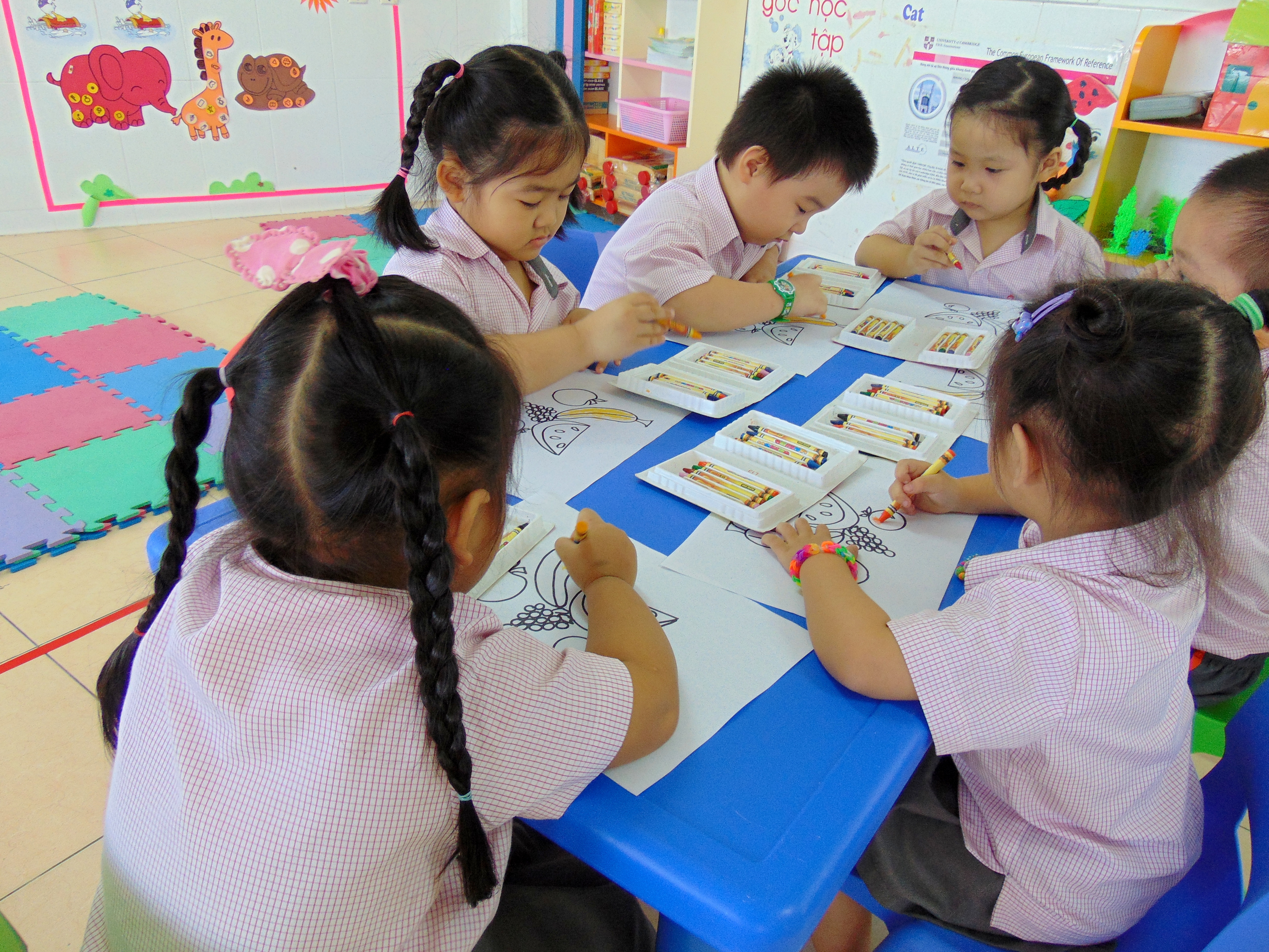 Bài tập Tiếng Anh lớp 3 Unit 11 This Is My Family