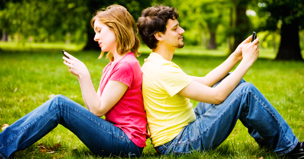 Luyện nghe chép chính tả: Cell Phone Messages