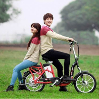 Tư thế ngồi xe máy tố cáo mức độ dựa dẫm của bạn