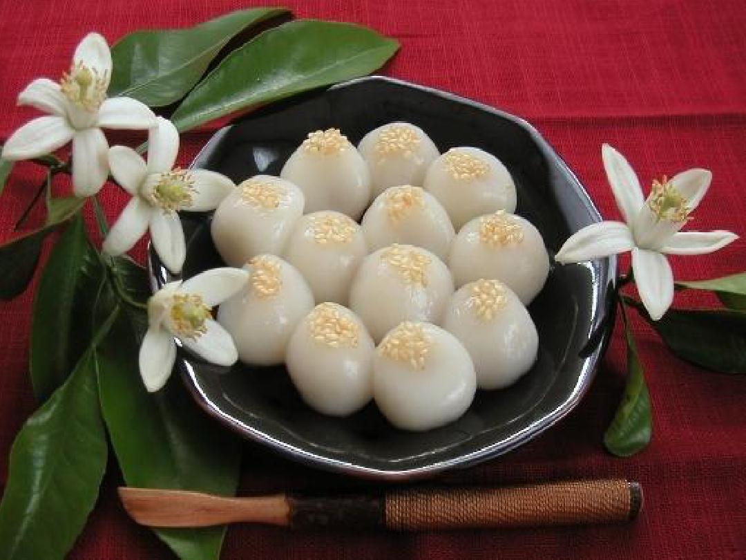 Hình ảnh người phụ nữ trong bài thơ “Bánh trôi nước” Hồ Xuân Hương