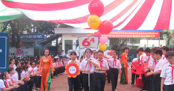 Văn mẫu lớp 6: Cảm nghĩ ngày đàu tiên tới trường