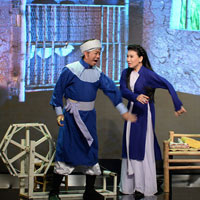 Bài văn mẫu lớp 10 số 3 đề 1: Hãy làm cây lau chứng kiến cảnh Vũ Nương chết