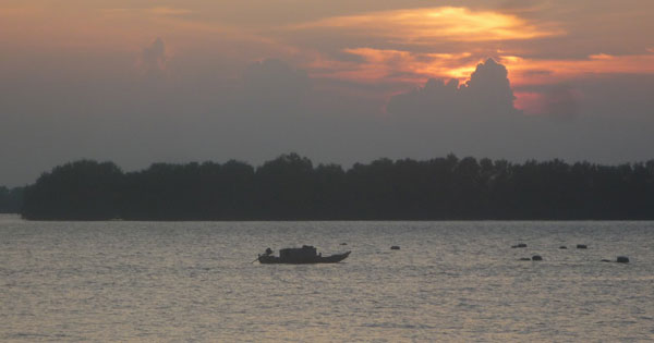 Phân tích nhan đề và lời đề từ bài thơ Tràng Giang của Huy Cận Phân tích nhan đề và lời đề từ bài thơ Tràng Giang của Huy Cận