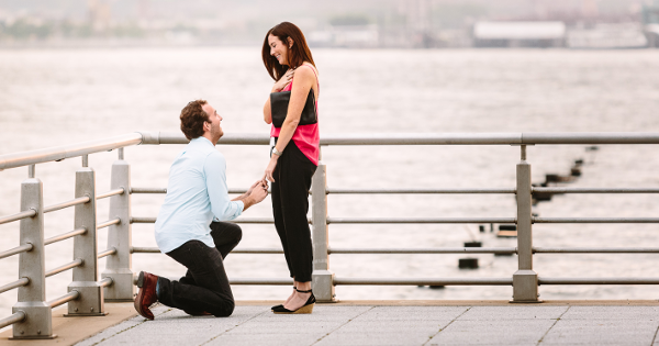 Luyện nghe tiếng Anh trình độ cơ bản: Proposing (Cầu hôn) Những câu tiếng anh giao tiếp chủ đề hôn nhân