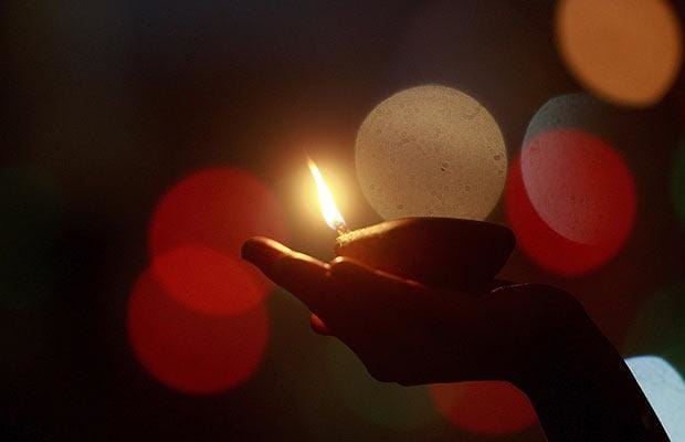 Nghị luận xã hội về câu “Gần mực thì đen, gần đèn thì sáng”