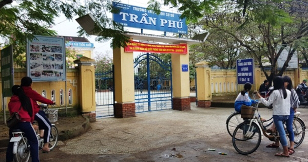 Tả quang cảnh sân trường lúc tan học