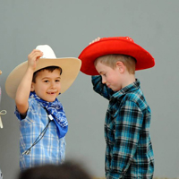 Đề thi học kì 1 lớp 2 môn Toán, Tiếng Việt trường tiểu học Toàn Thắng năm 2015 - 2016