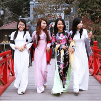 Tiếng Anh lớp 8 Chương trình mới Unit 4: Our customs and traditions