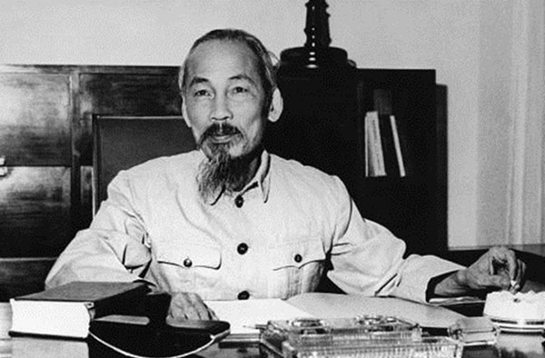 Đức tính giản dị của Bác Hồ