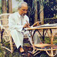 Phân tích bài Đức tính giản dị của Bác Hồ của Phạm Văn Đồng