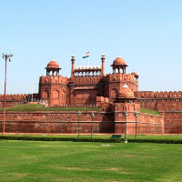 Giải bài tập SGK tiếng Anh lớp 10 Unit 16 HISTORICAL PLACES