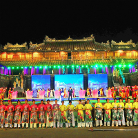 Bài tập Tiếng Anh lớp 8 Unit 13 FESTIVALS có đáp án (4)