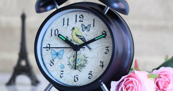 Tả chiếc đồng hồ báo thức