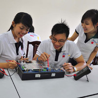 Giải bài tập SGK Tiếng Anh lớp 8 Chương trình mới Unit 11 SKILLS 1, SKILLS 2, LOOKING BACK - PROJECT