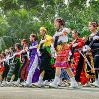 Giải bài tập SGK Tiếng Anh lớp 8 Chương trình mới Unit 3 COMMUNICATION, SKILLS 1