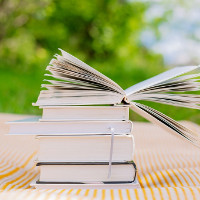 12 cụm từ tiếng Anh hay gặp đi với “by”