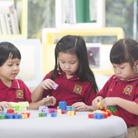 Giáo án lớp mầm (3 - 4 tuổi): Thơ Làm bác sĩ