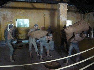 Cảm nhận về bài thơ Đập đá ở Côn Lôn