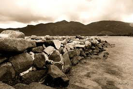 Cảm nhận bài thơ Đập đá ở Côn Lôn