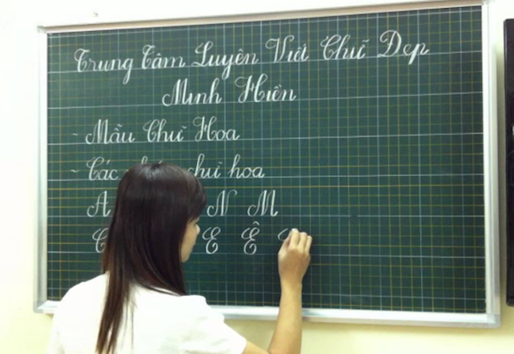 Tuyệt chiêu để viết bảng bằng phấn được đẹp