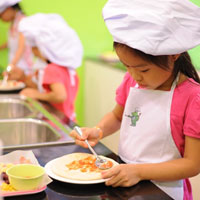 Giáo án lớp lá (5 - 6 tuổi): Bé làm đầu bếp