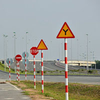 Giáo án lớp lá (5 - 6 tuổi): Nhận biết một số loại biển báo giao thông