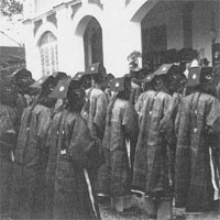 Bài viết số 3 lớp 11 đề 2: "Nguyễn Khuyến và Tú Xương có nỗi niềm tâm sự giống nhau nhưng giọng thơ lại có điểm khác nhau" làm rõ ý kiến đó.