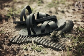 Lập dàn Thuyết minh về đôi dép lốp