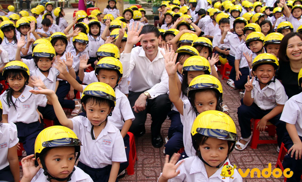 Lập dàn ý Thuyết minh về chiếc nón bảo hiểm