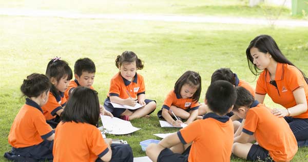 Dàn ý tả chiếc áo em mặc đến lớp