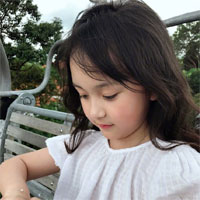 Giáo án Mỹ thuật lớp 5 bài 10: Vẽ trang trí - Trang trí đối xứng qua trục