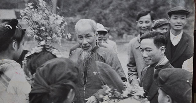 Kể chuyện về Bác