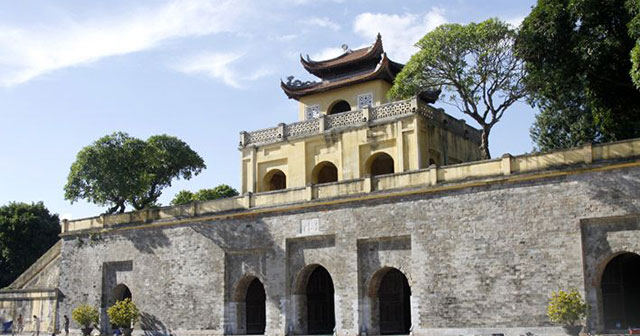 Viết đoạn văn làm sáng tỏ luận điểm "Đại La xứng là kinh đô của đế vương muôn đời"