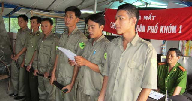 Tả bác tổ trưởng