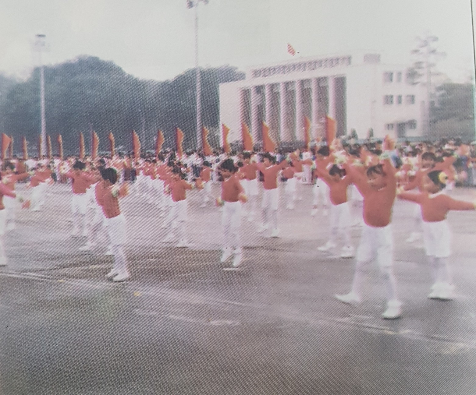 Giải bài tập SGK môn Tự nhiên xã hội 3 bài 25: Một số hoạt động ở trường (Tiếp theo)