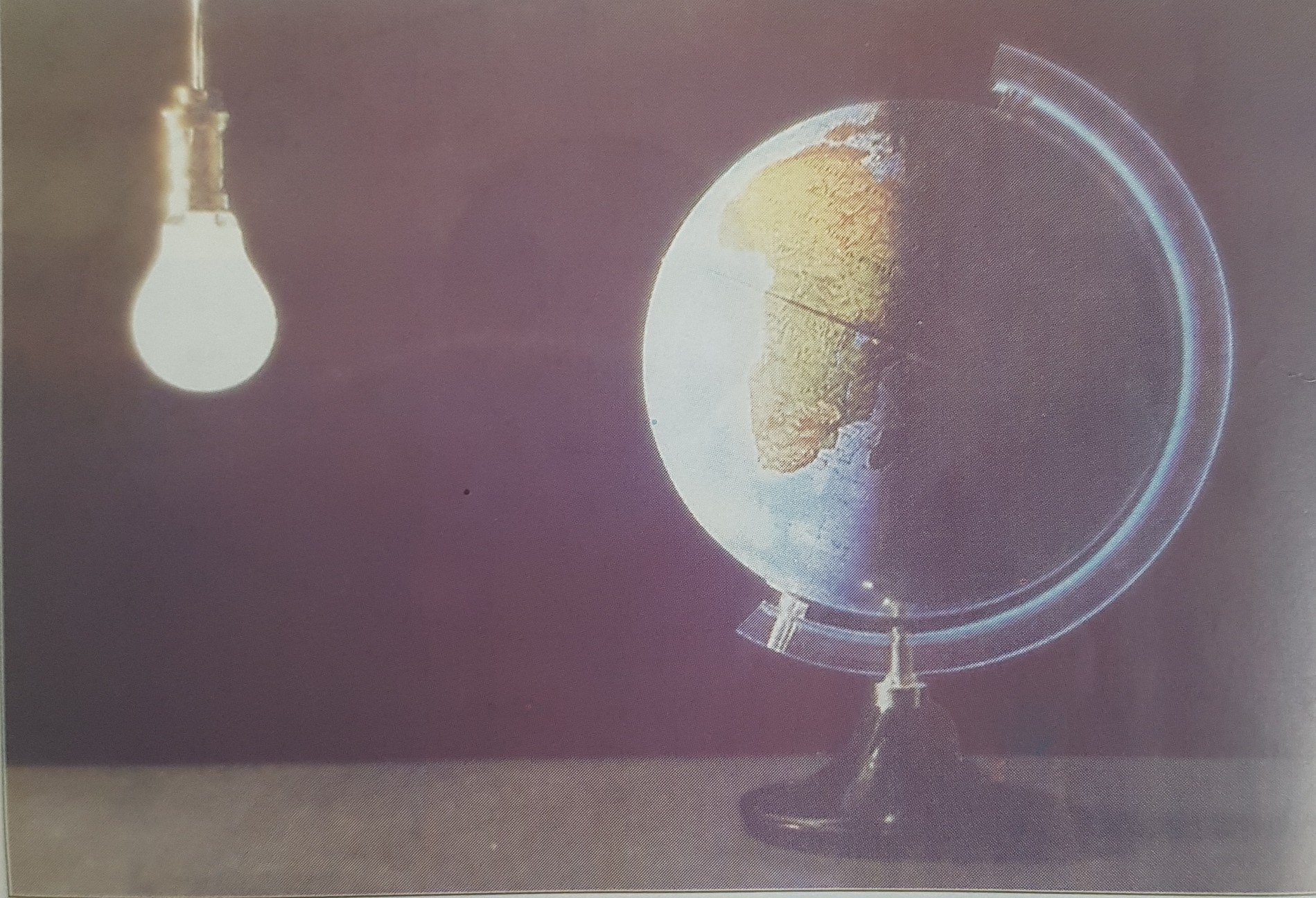 Giải bài tập SGK môn Tự nhiên xã hội 3 bài 63: Ngày và đêm trên Trái Đất