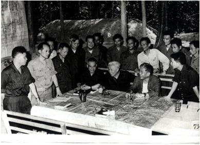 Lý thuyết Lịch sử 12 bài 23: Khôi phục và phát triển kinh tế - xã hội ở miền Bắc, giải phóng hoàn toàn miền Nam (1973-1975)