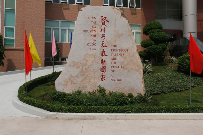 Hiền tài là nguyên kí quốc gia