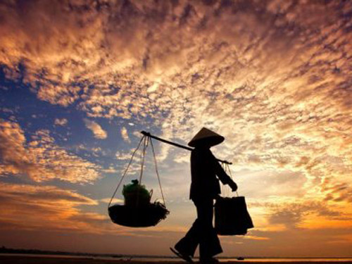 Ngồi buồn nhớ mẹ ta xưa