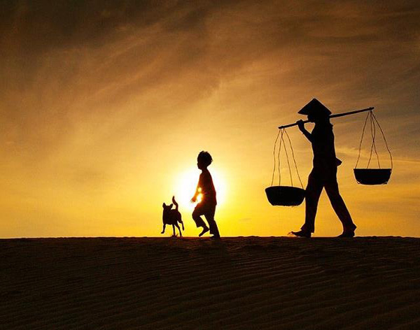 Văn mẫu lớp 2: Tả người mẹ yêu quý của em