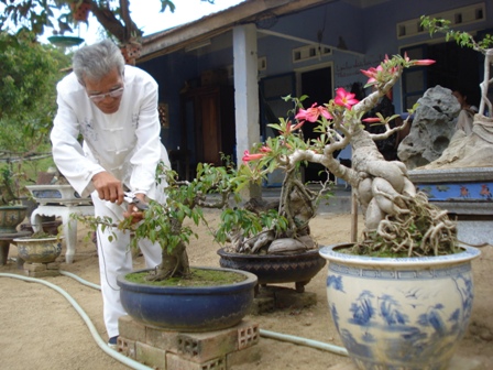 Viết một đoạn văn tả hoạt động của một người mà em yêu mến