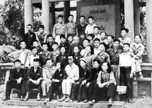 Giải Vở bài tập Lịch sử lớp 5 bài 16